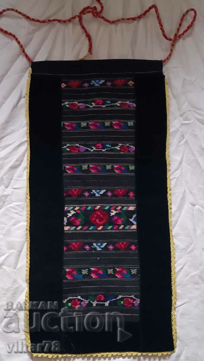 Delivery of An apron Delivery of An apron