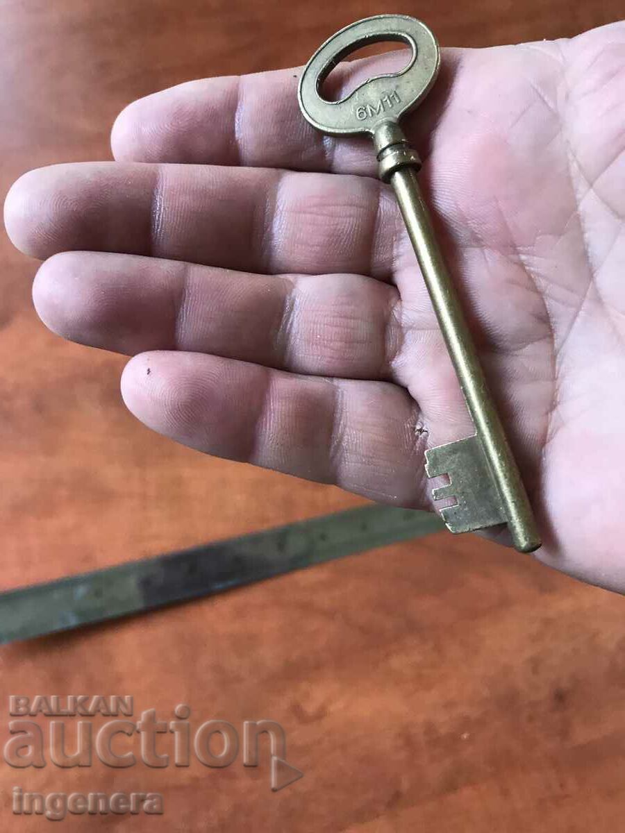 ANTIQUE KEY FROM GRANDMOTHER AND GRANDFATHER'S CHESTS CUT PADLOCK - 6 ANTIQUE KEY FROM GRANDMOTHER AND GRANDFATHER'S CHESTS CUT PADLOCK - 6