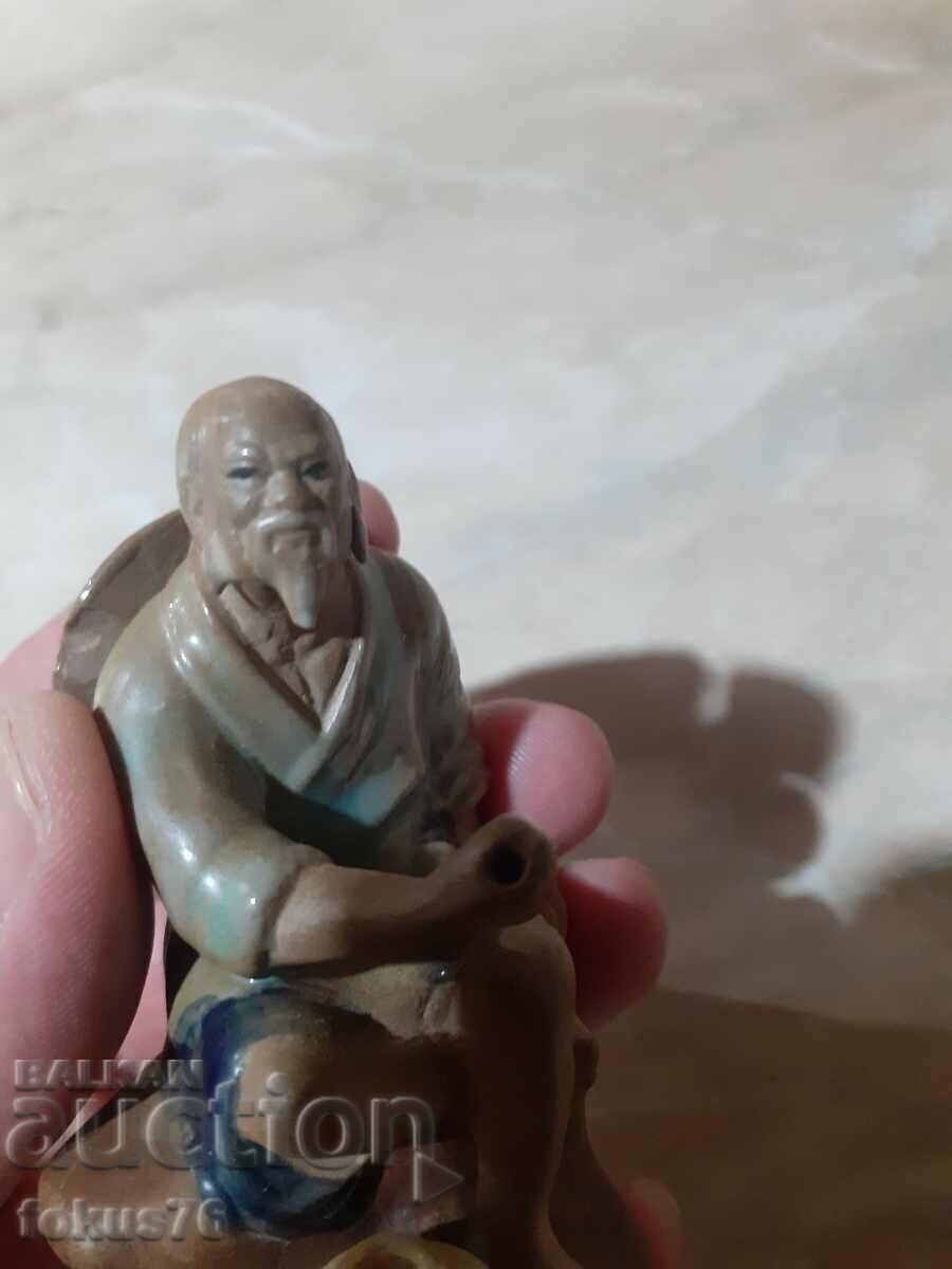 Delivery of Old small figurine figurine Delivery of Old small figurine figurine