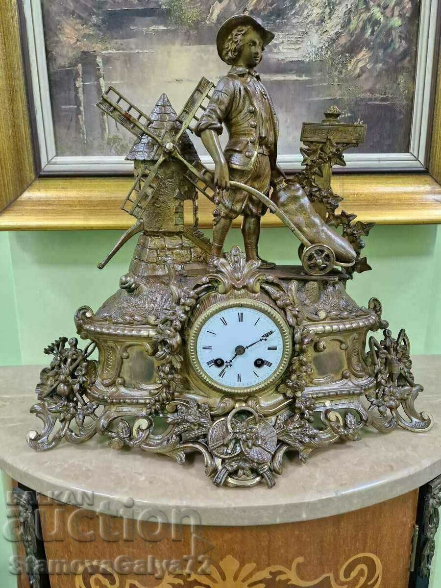 A great antique French bronze mantel clock with price 799.00 BGN | € 408.52 A great antique French bronze mantel clock with price 799.00 BGN | € 408.52