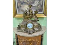 A great antique French bronze mantel clock