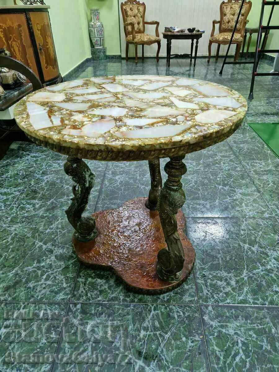 Masuta de cafea unica din alama antica si lemn cu blat din marmura cu preț € 147.25 | 288.00 BGN