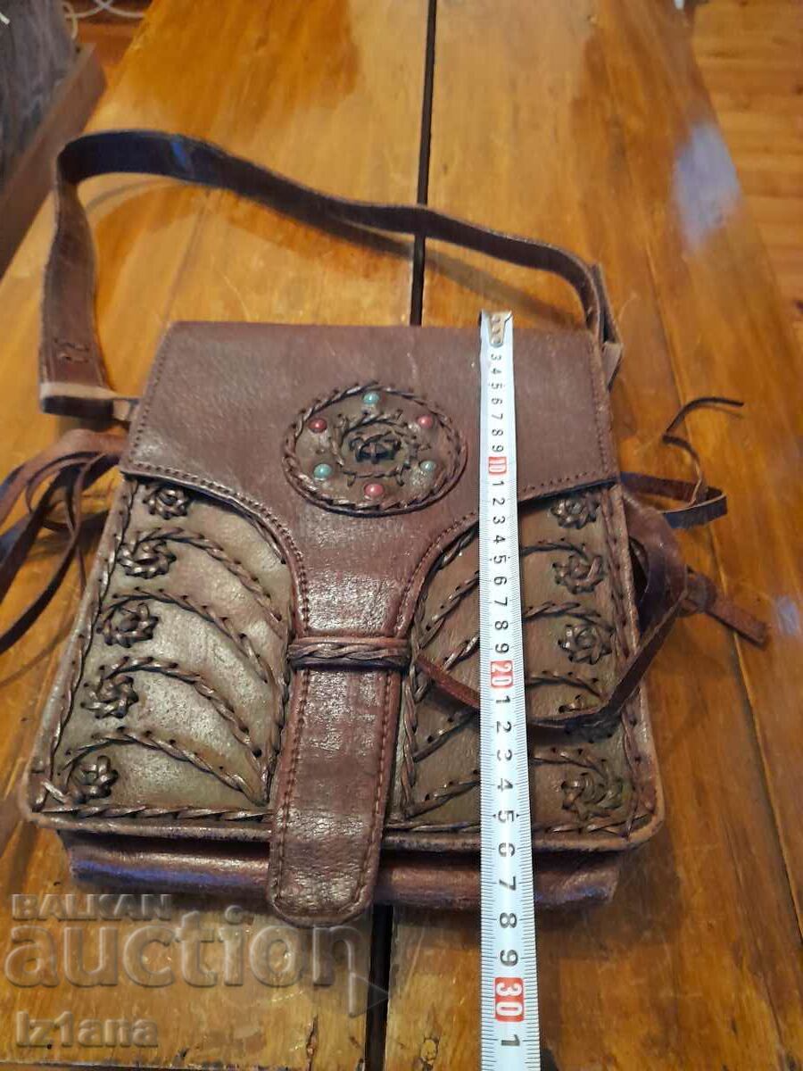Old ladies leather bag with price 38.00 BGN | € 19.43