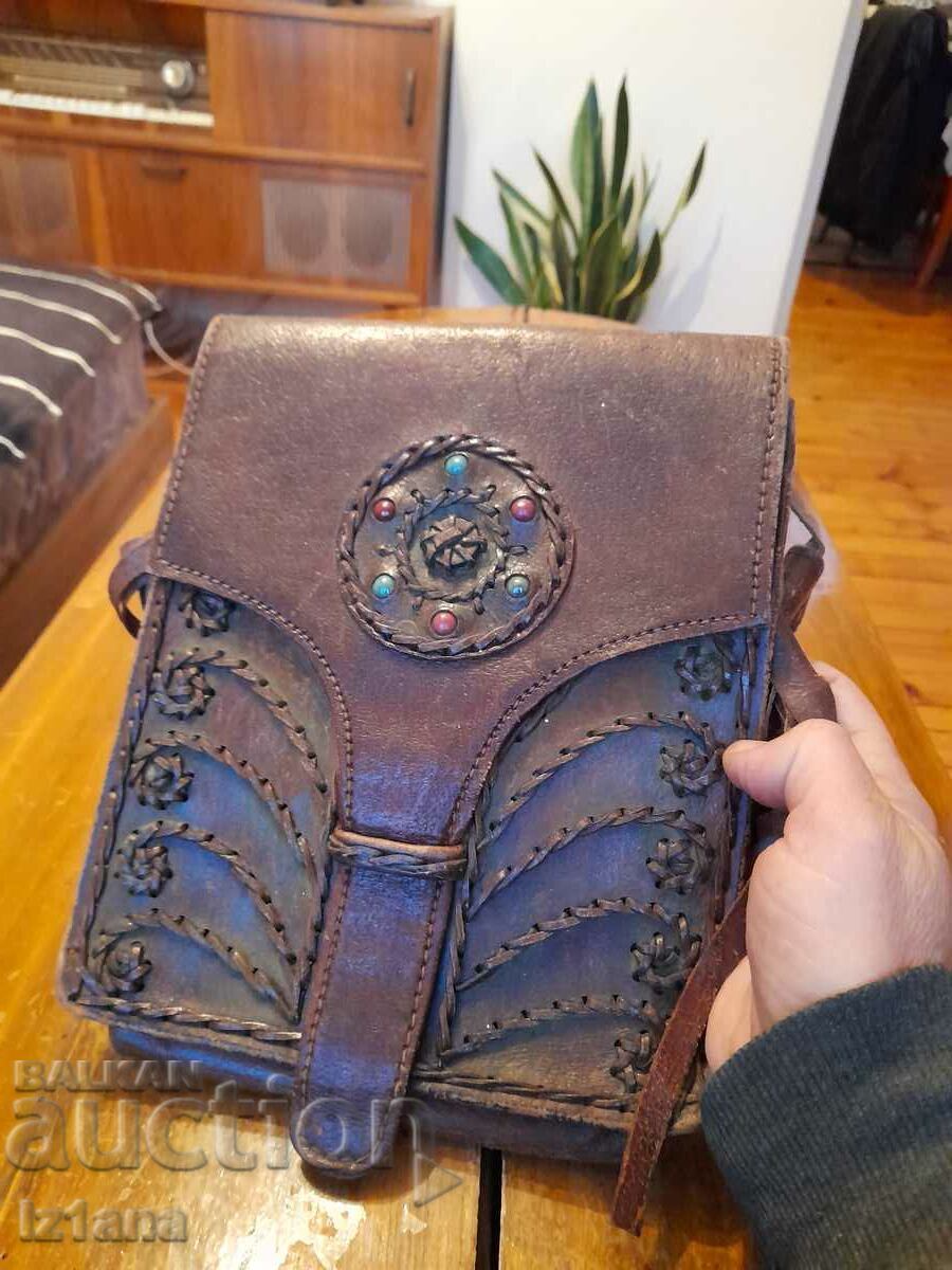 Auction  Old ladies leather bag