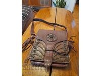 Geantă din piele bătrână