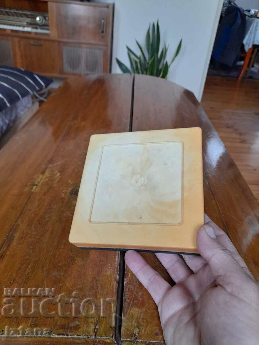 Delivery of Old ashtray Tsboa Ilientsi Delivery of Old ashtray Tsboa Ilientsi