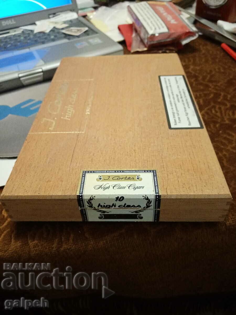 CUTIE DE TRABUCURI "J. CORTES" - 20 BGN cu preț 15.00 BGN | € 7.67 CUTIE DE TRABUCURI "J. CORTES" - 20 BGN cu preț 15.00 BGN | € 7.67