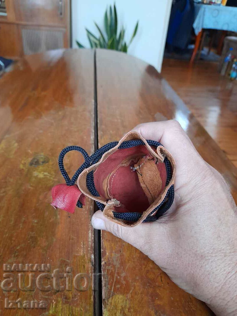 Livrarea Poșetă veche din piele Livrarea Poșetă veche din piele