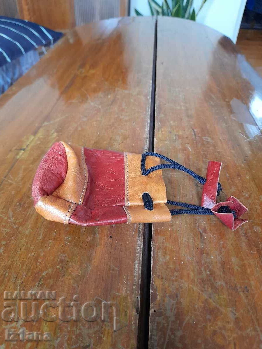 Poșetă veche din piele Poșetă veche din piele