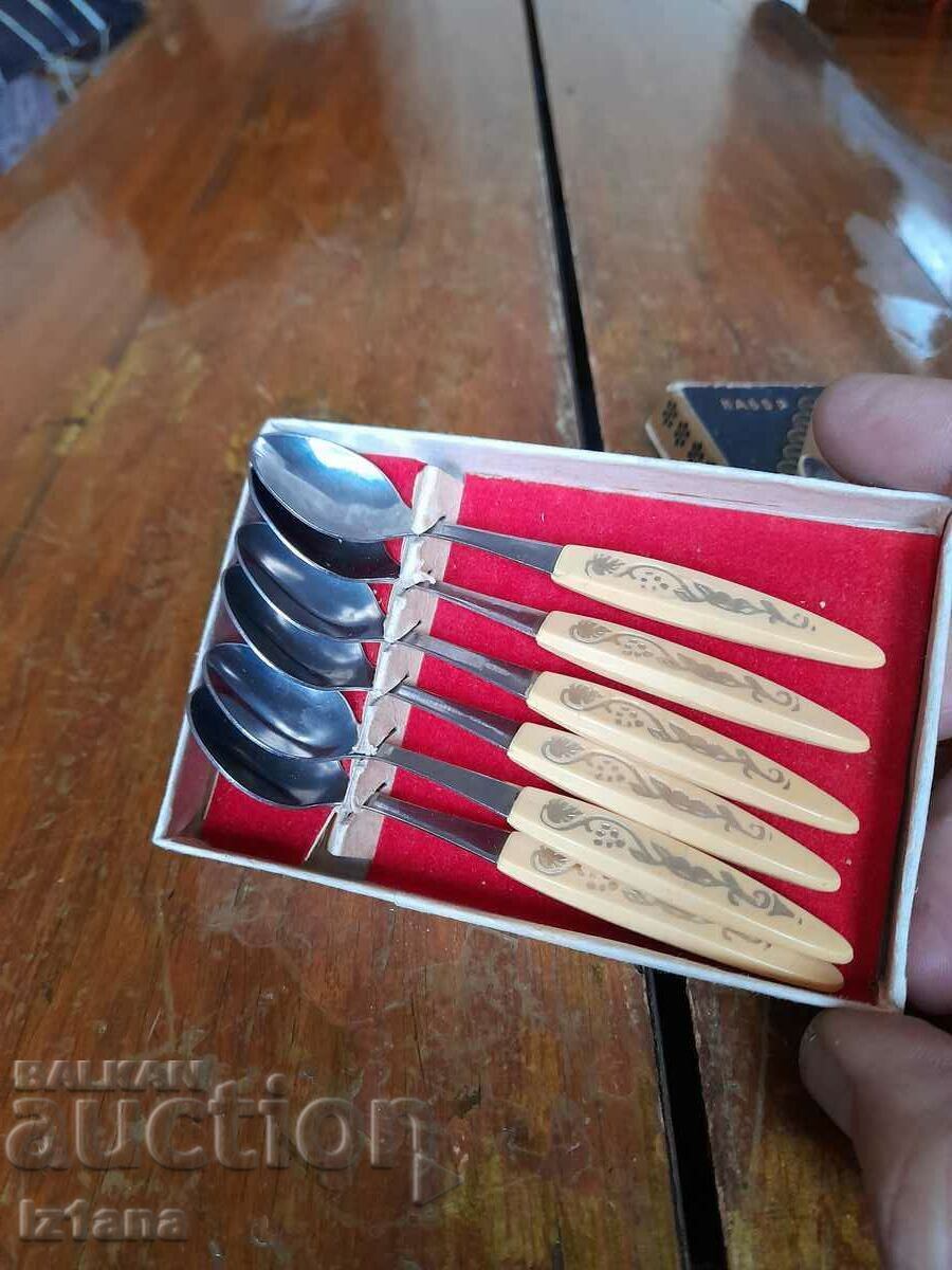 Auction  Old dessert spoons Little ones