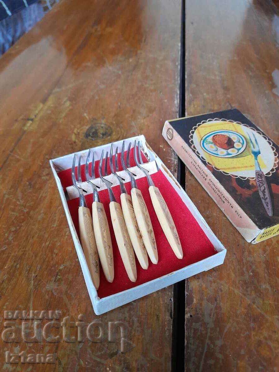 Old dessert forks Tiny with price 37.00 BGN | € 18.92 Old dessert forks Tiny with price 37.00 BGN | € 18.92