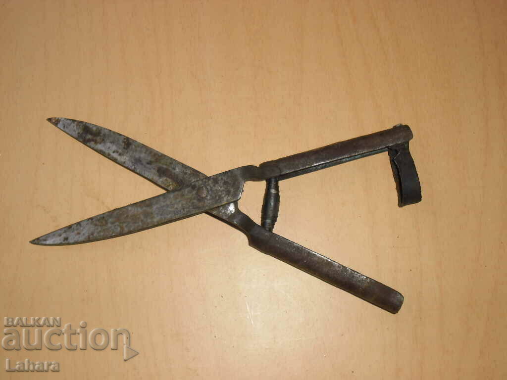 Vintage brush cutters with price 10.00 BGN | € 5.11 Vintage brush cutters with price 10.00 BGN | € 5.11