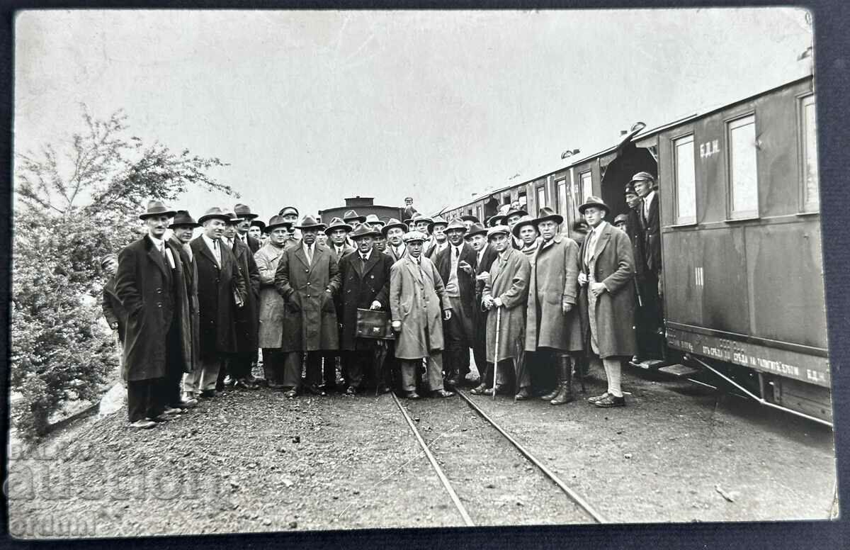 3922 Kingdom of Bulgaria train BDZ employees in front of wagon 20