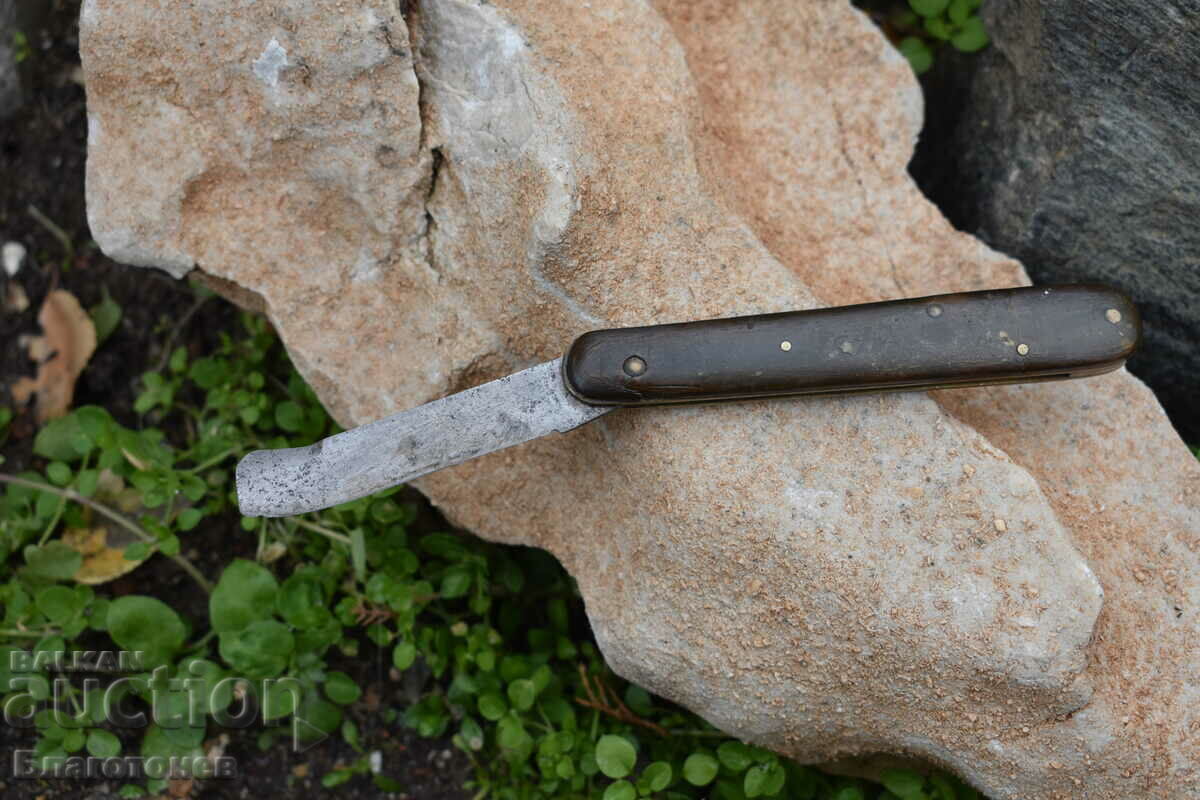 Old knife with price 25.00 BGN | € 12.78 Old knife with price 25.00 BGN | € 12.78