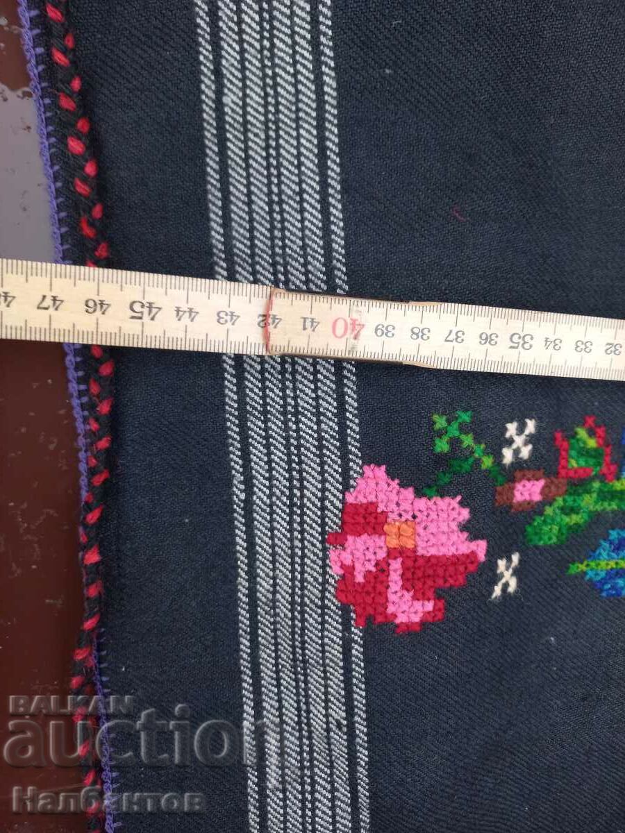 Auction WEAR AN OLD APRON Auction WEAR AN OLD APRON