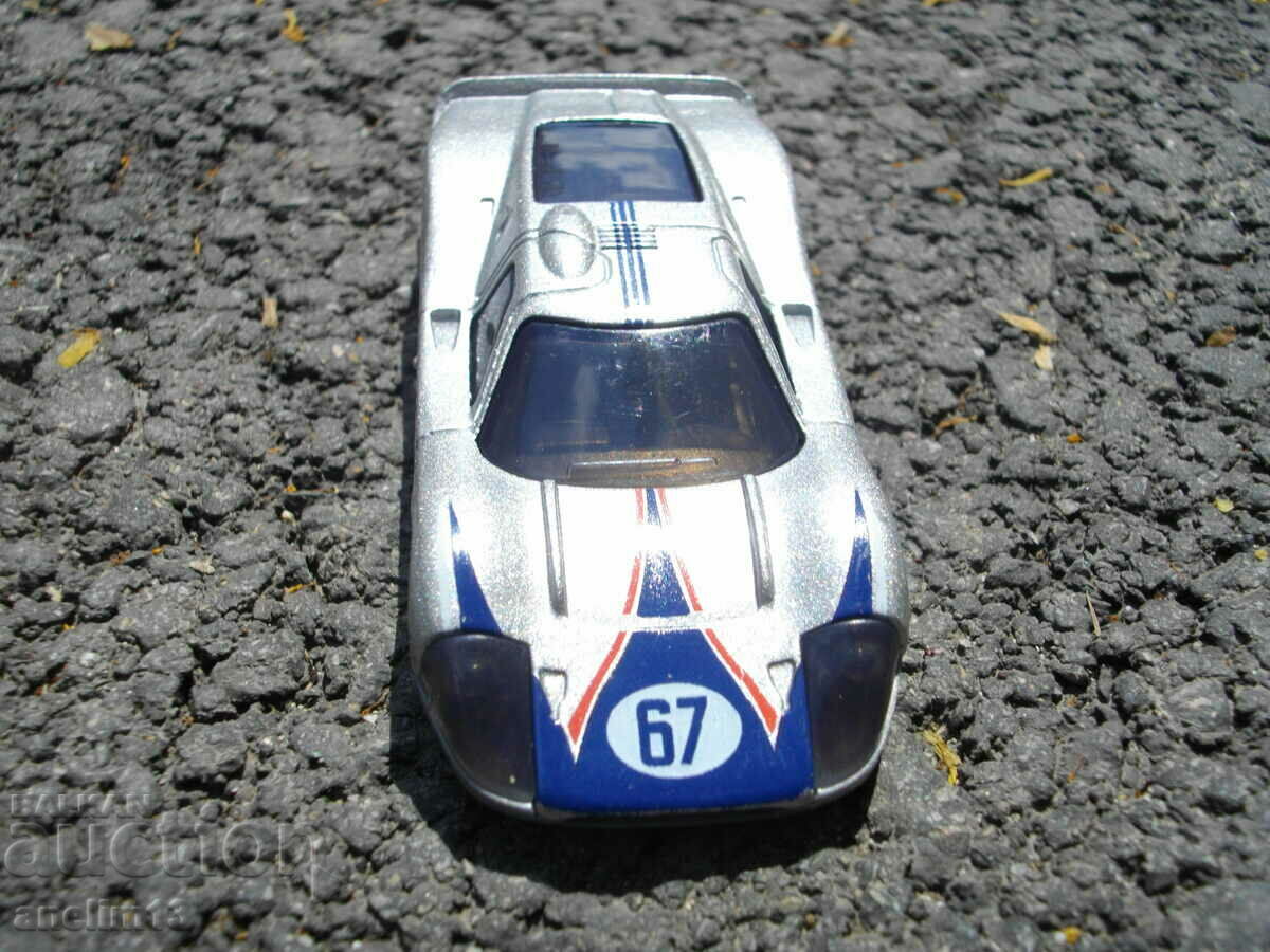 FORD GT 40 HOT WHEELS METAL TROLLEY - 5 FORD GT 40 HOT WHEELS METAL TROLLEY - 5
