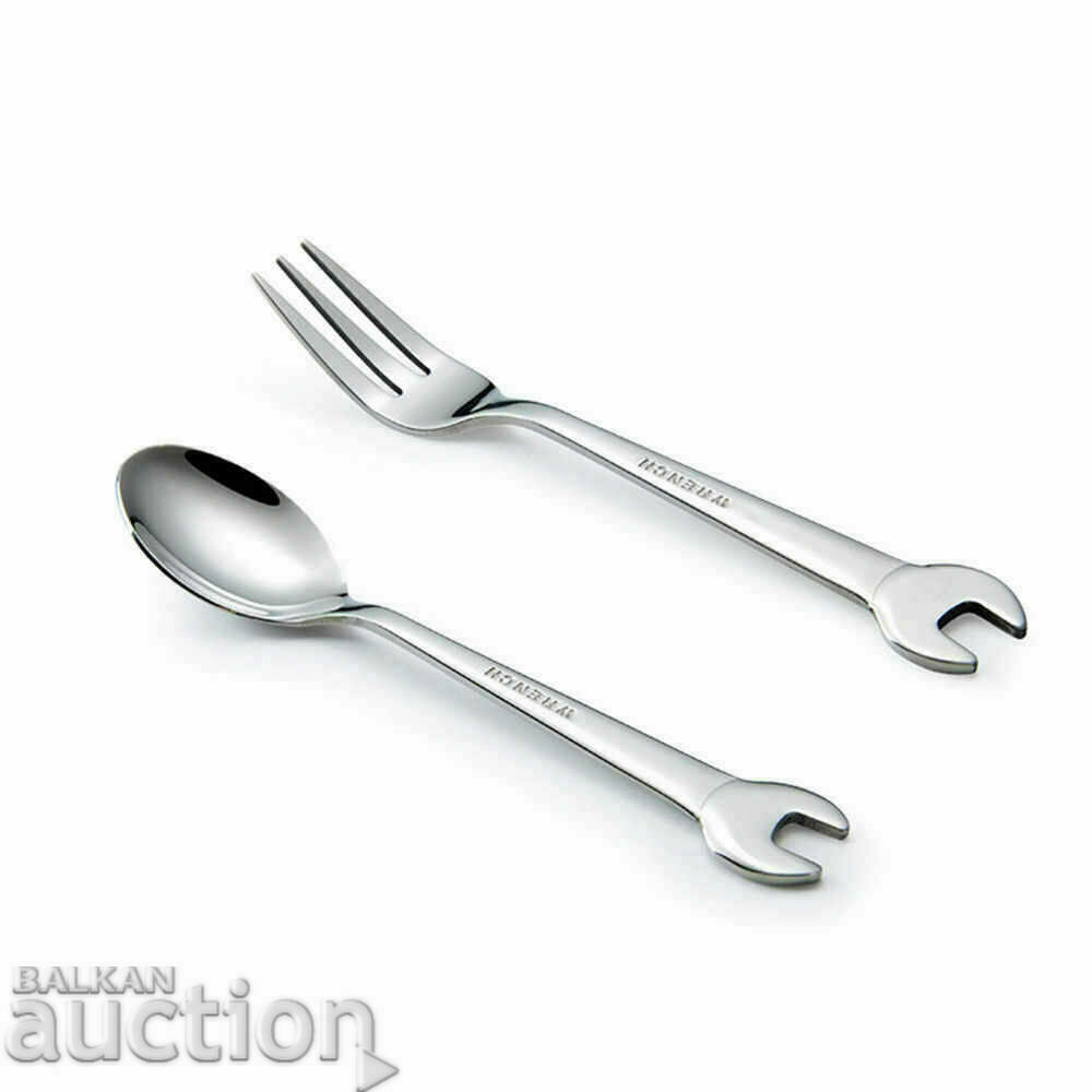 Configurați setul de linguriță și furculiță cu mânere
