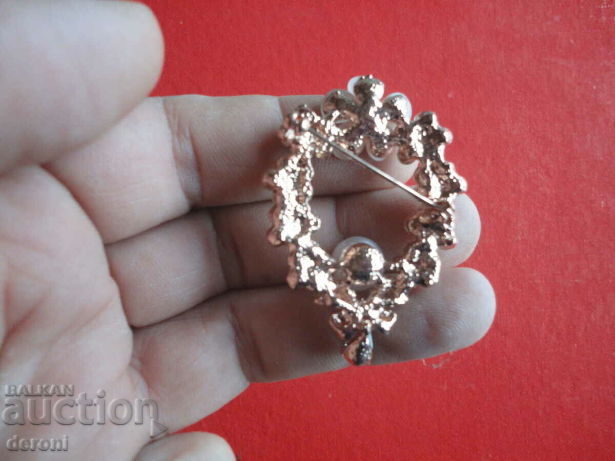 Auction Gold-plated brooch with stones and pearls Auction Gold-plated brooch with stones and pearls