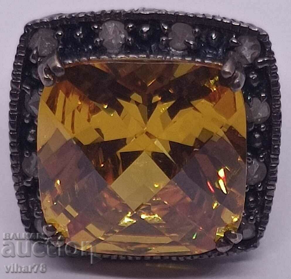 Auction Ring with citrine and diamonds - made of 9 carat gold and with Auction Ring with citrine and diamonds - made of 9 carat gold and with