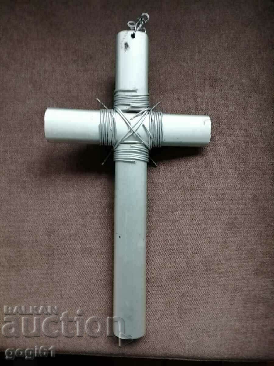 A unique large cross - 5