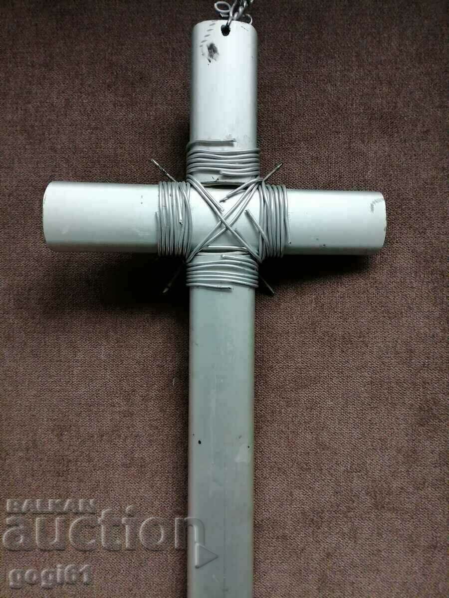 A unique large cross - 6