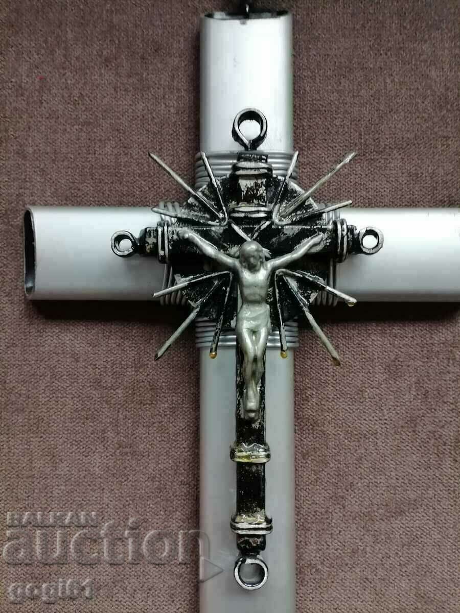 A unique large cross - 7