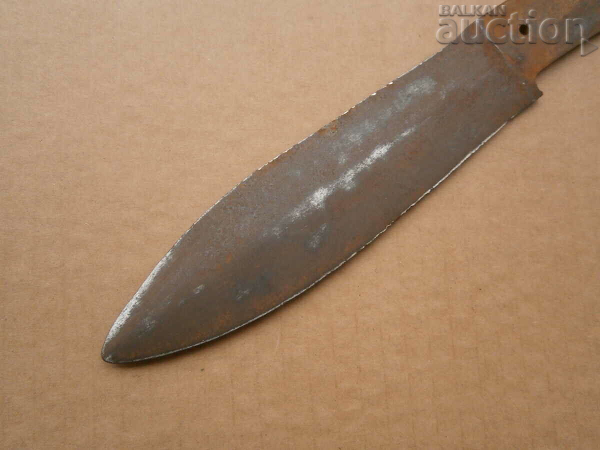 Delivery of antique forged double-edged dagger throwing knife Delivery of antique forged double-edged dagger throwing knife