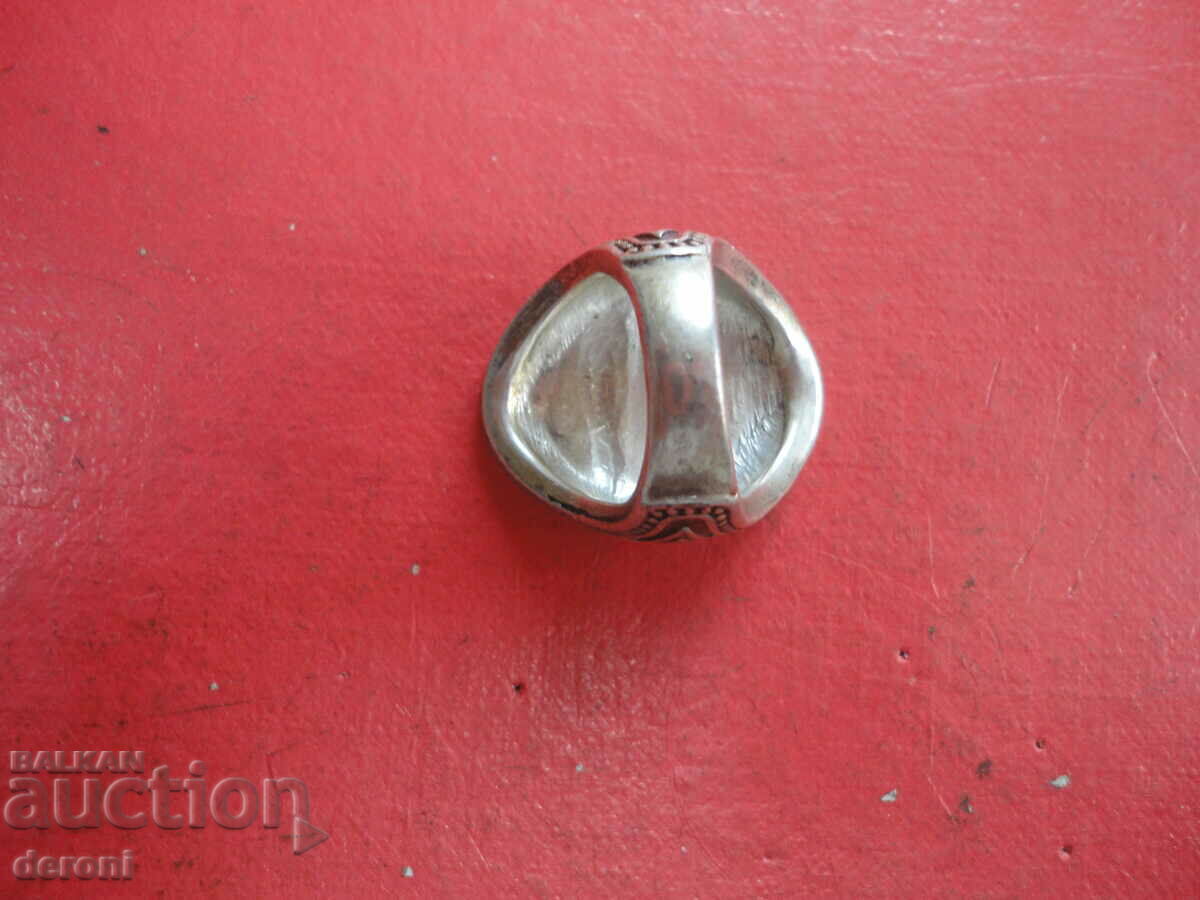 Auction Awesome 6 stone ring Auction Awesome 6 stone ring