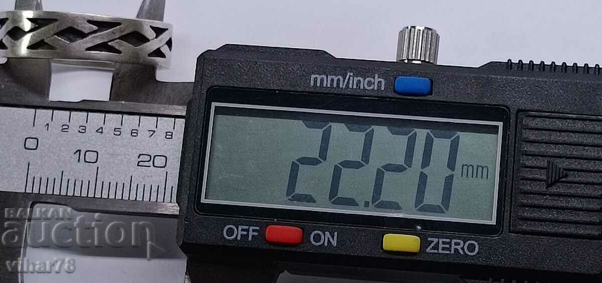 Livrarea Un inel de argint Livrarea Un inel de argint