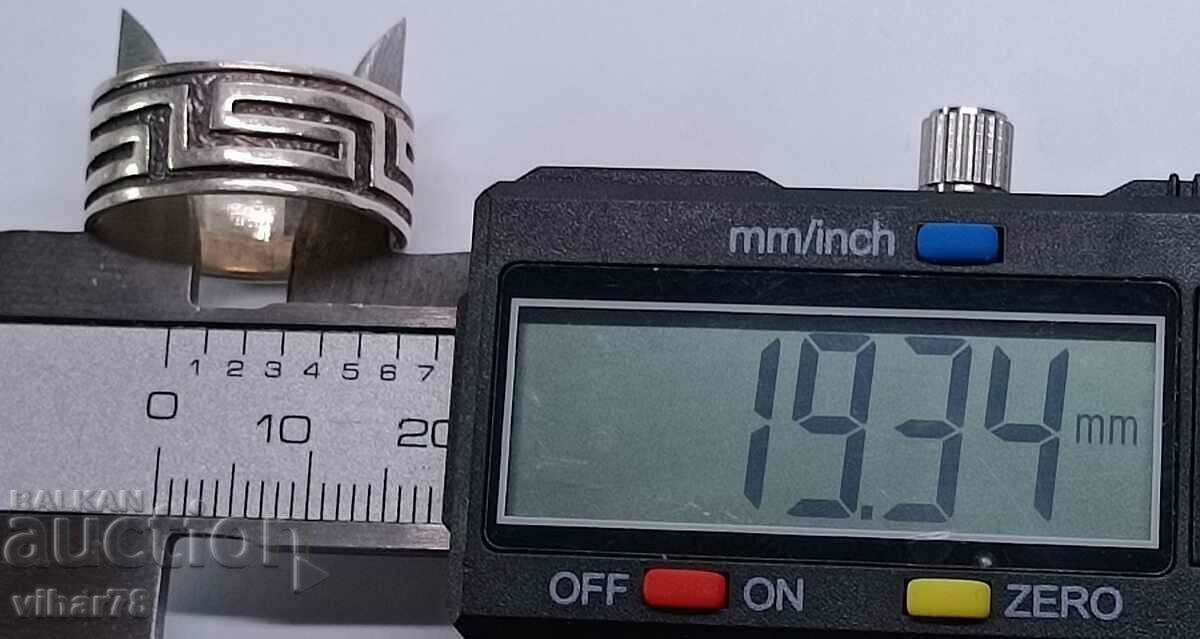 A silver ring - 5 A silver ring - 5