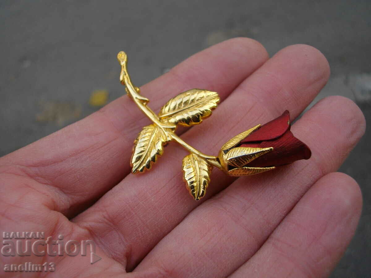 Auction OLD GREENWICH ROSE BROOCH Auction OLD GREENWICH ROSE BROOCH