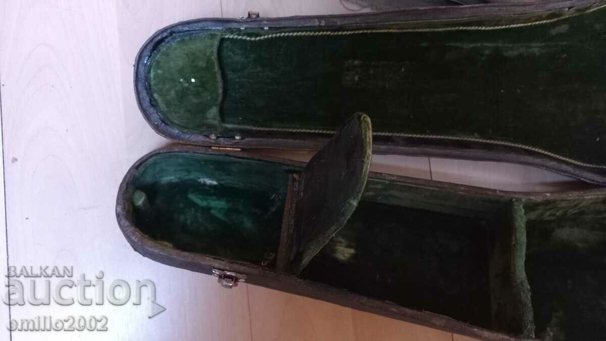 Delivery of Old violin case Delivery of Old violin case