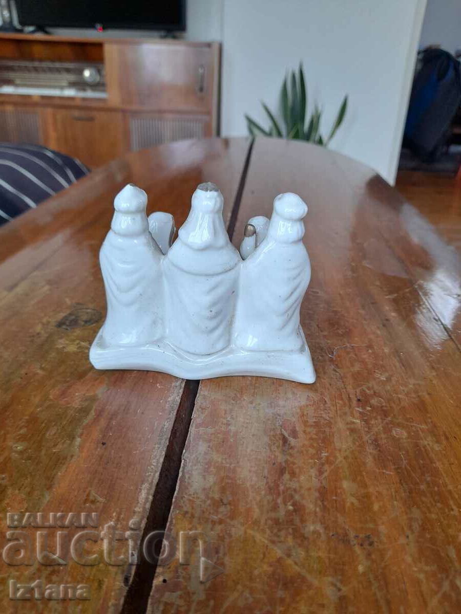 Delivery of Old porcelain figurine Delivery of Old porcelain figurine