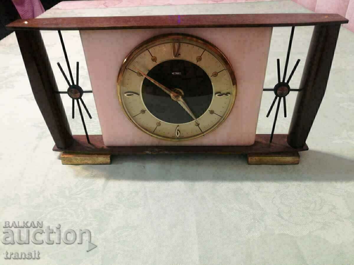 Delivery of Metamec clock, mechanical 8 day. Delivery of Metamec clock, mechanical 8 day.