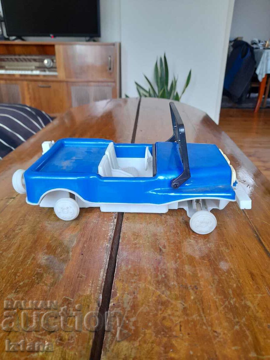 Delivery of Old car, jeep