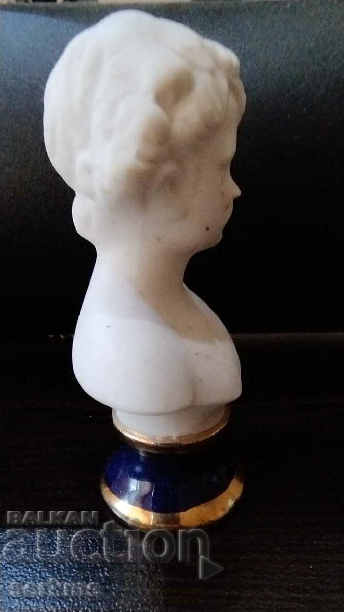 Delivery of Porcelain figure