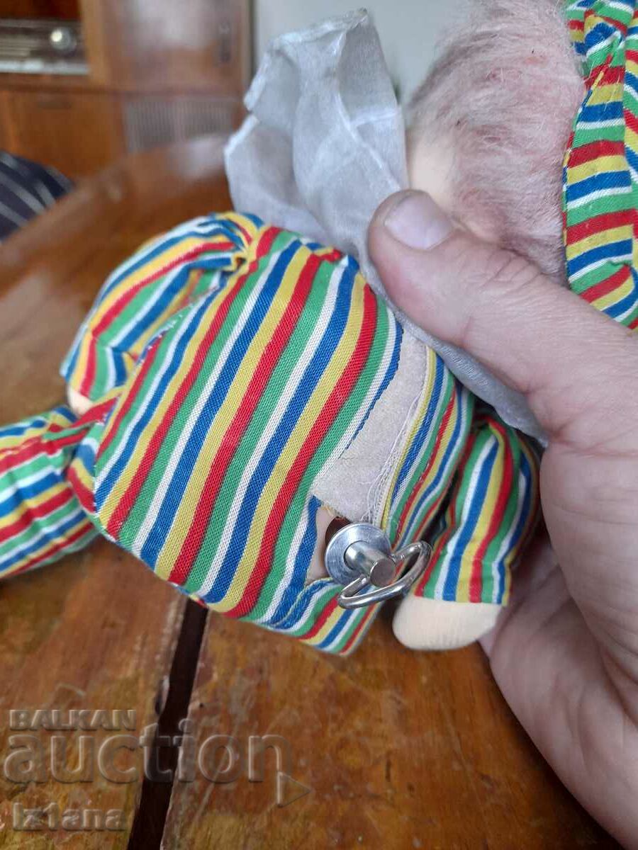 Доставка на Стара музикална кукла Доставка на Стара музикална кукла