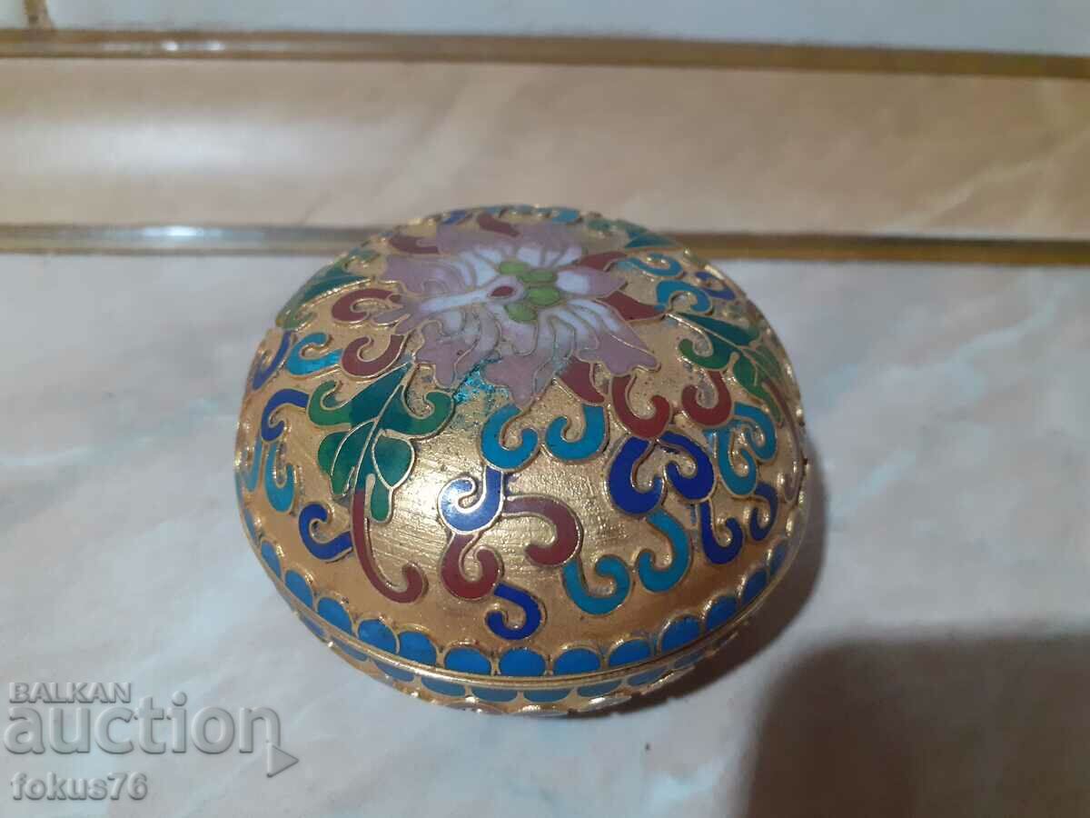Old bronze jeweler's enamel cloisonné box with price 59.00 BGN | € 30.17 Old bronze jeweler's enamel cloisonné box with price 59.00 BGN | € 30.17