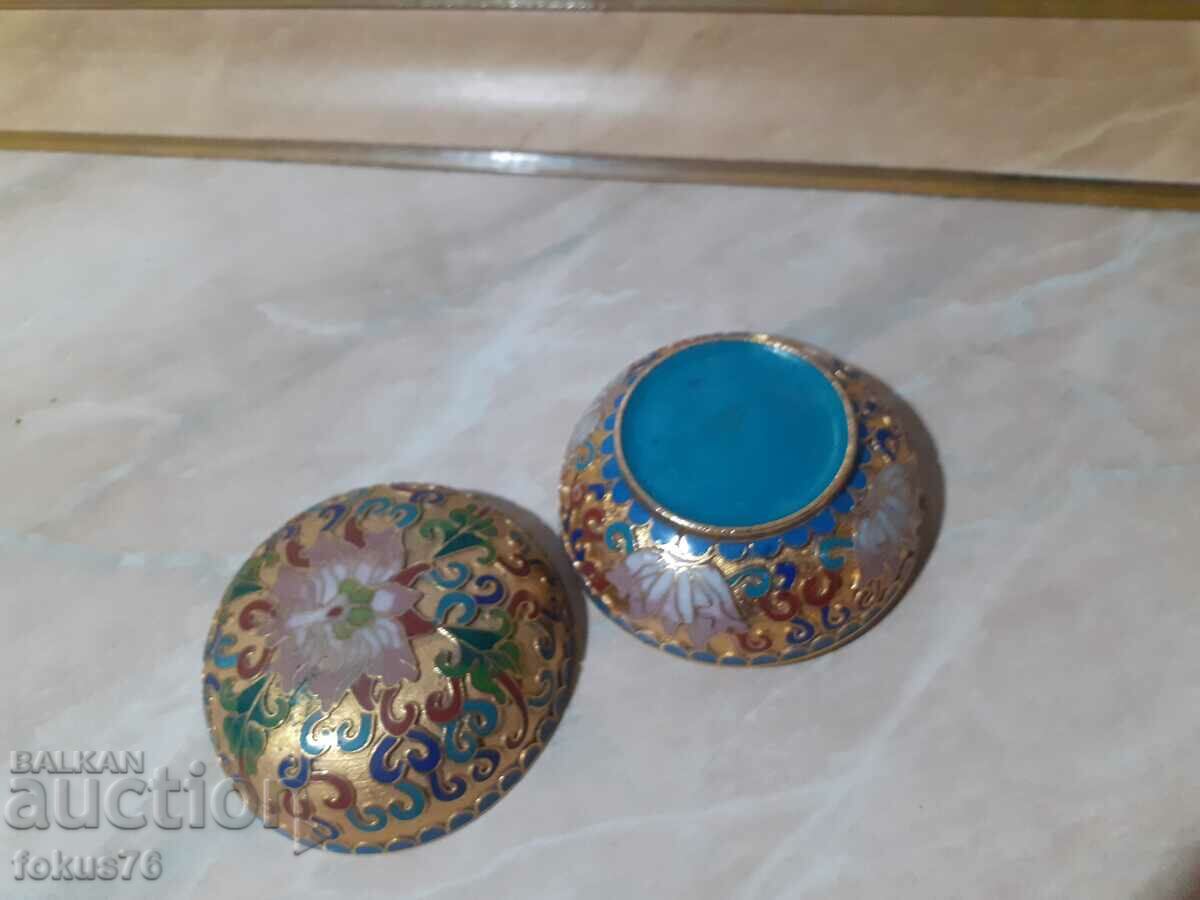 Delivery of Old bronze jeweler's enamel cloisonné box Delivery of Old bronze jeweler's enamel cloisonné box
