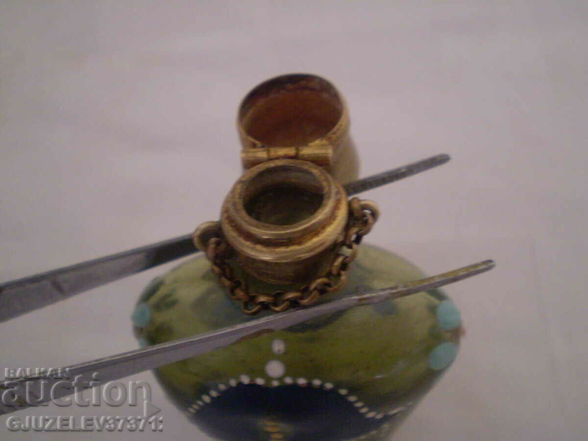 Delivery of Collectible miniature perfume bottle with enamel Delivery of Collectible miniature perfume bottle with enamel