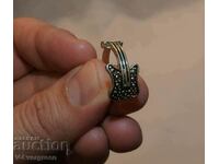 A spectacular rocker ring