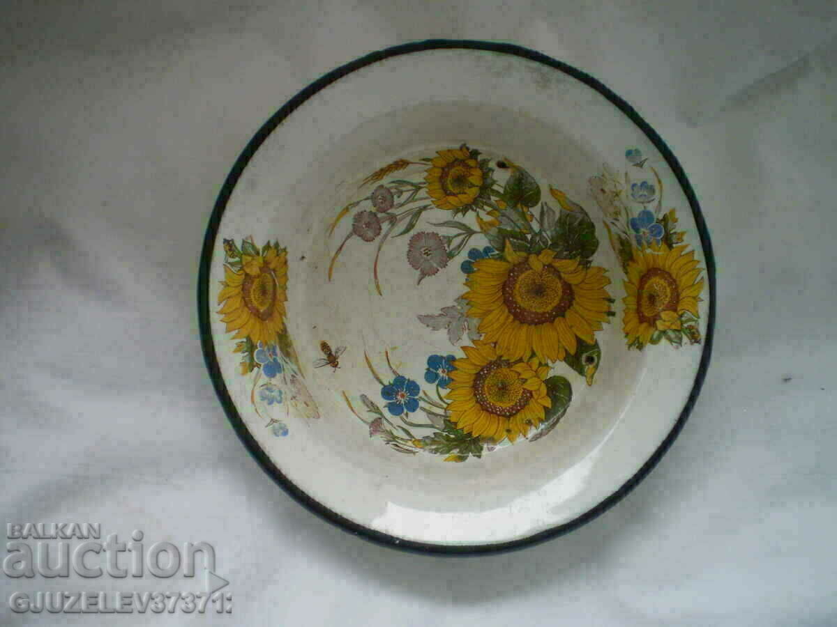 An old plate of sunflowers with price 40.00 BGN | € 20.45 An old plate of sunflowers with price 40.00 BGN | € 20.45