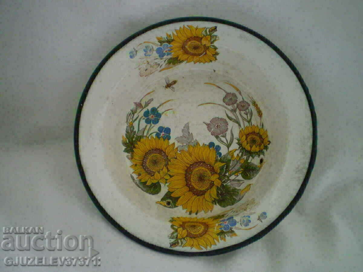 An old plate of sunflowers - 5 An old plate of sunflowers - 5