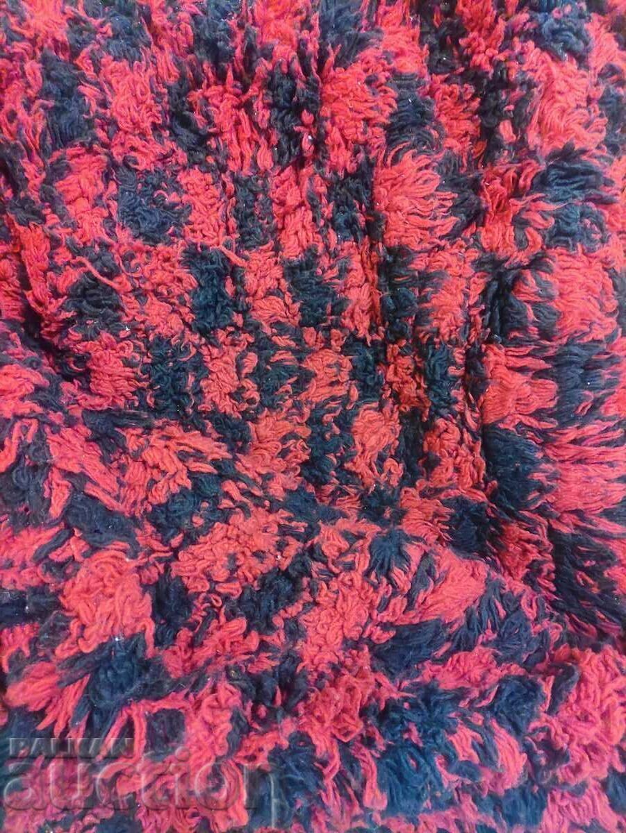 Κόκκινη και μαύρη γάτα με σχέδια με τιμή 300.00 BGN | € 153.39