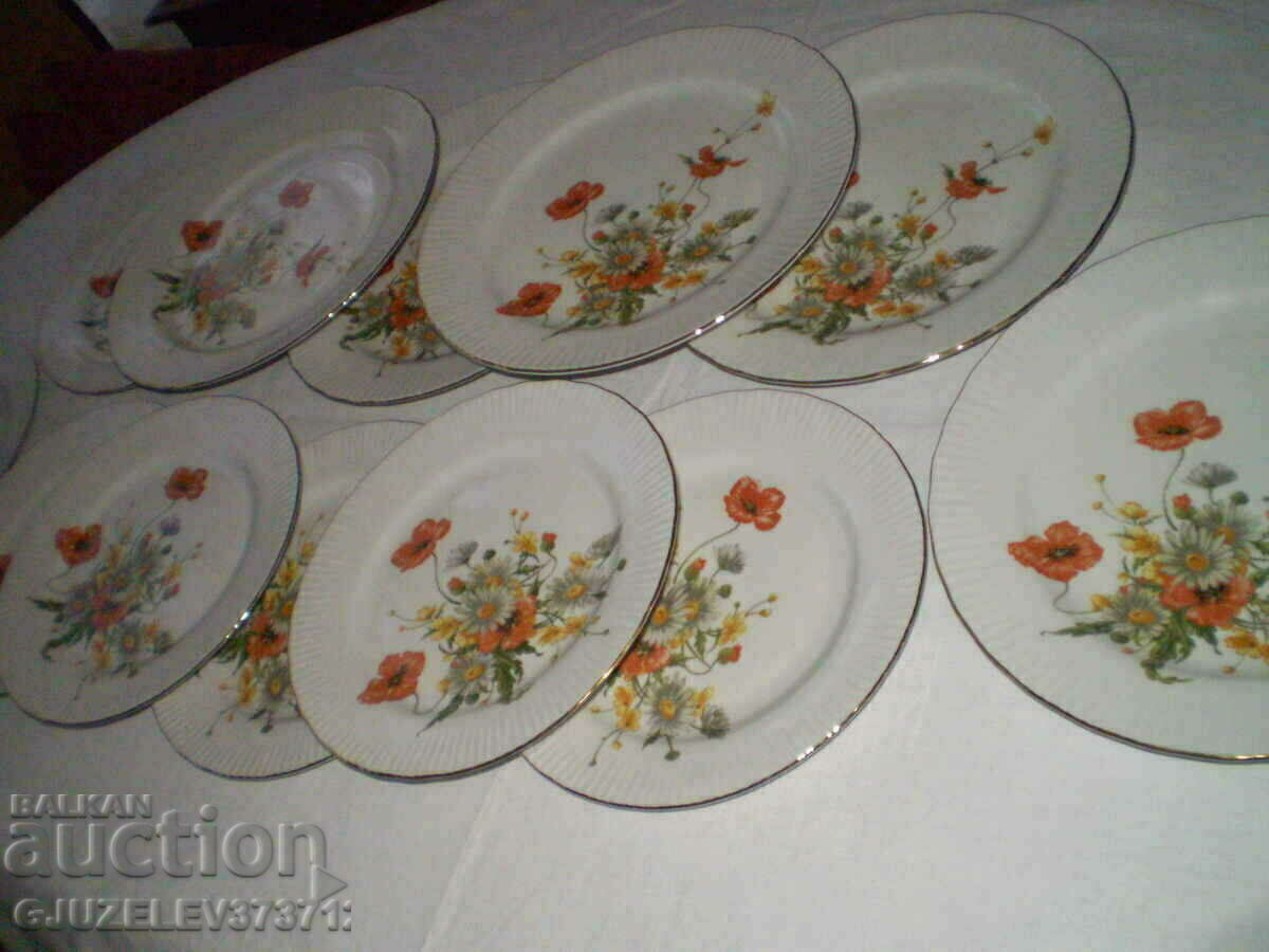 Vintage porcelain service jlmenau HENNEBERG Porselan GDR with price 450.00 BGN | € 230.08 Vintage porcelain service jlmenau HENNEBERG Porselan GDR with price 450.00 BGN | € 230.08