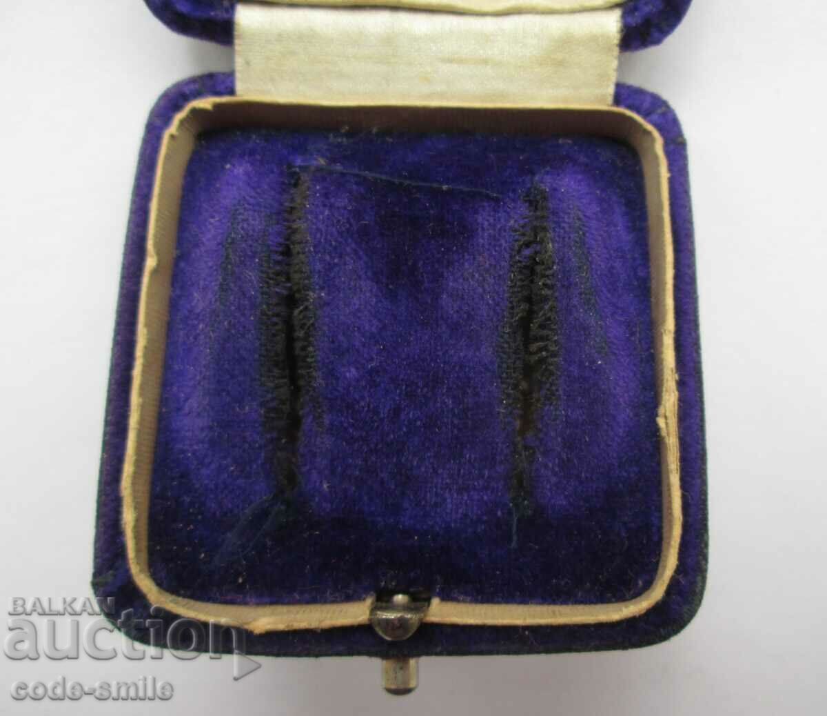 Delivery of Old antique box jewelry box for earrings Delivery of Old antique box jewelry box for earrings