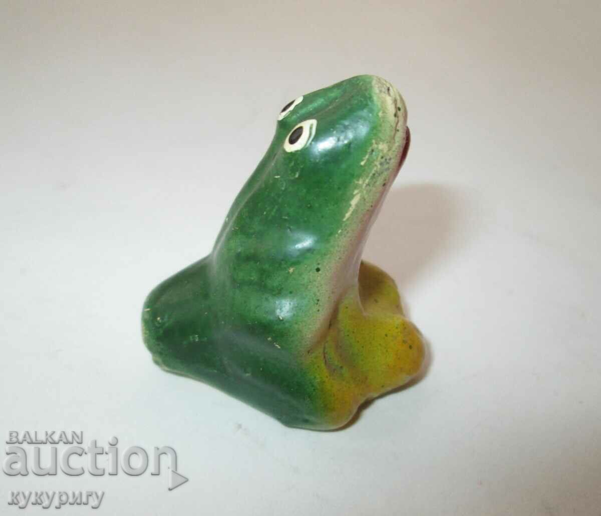 Veche figurină de jucărie cu fluier din lut din ceramică Broasca cu preț 35.00 BGN | € 17.90
