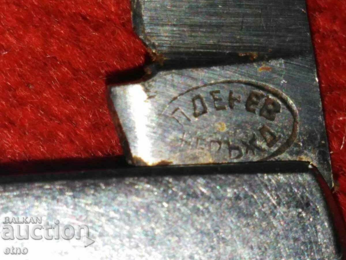 Auction BULGARIAN POCKET KNIFE - FRIDAY DENEV GABROVO, CAT Auction BULGARIAN POCKET KNIFE - FRIDAY DENEV GABROVO, CAT