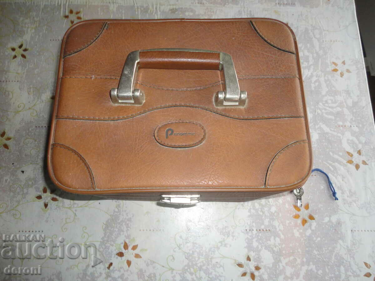 Auction Women's leather bag with mirror Auction Women's leather bag with mirror