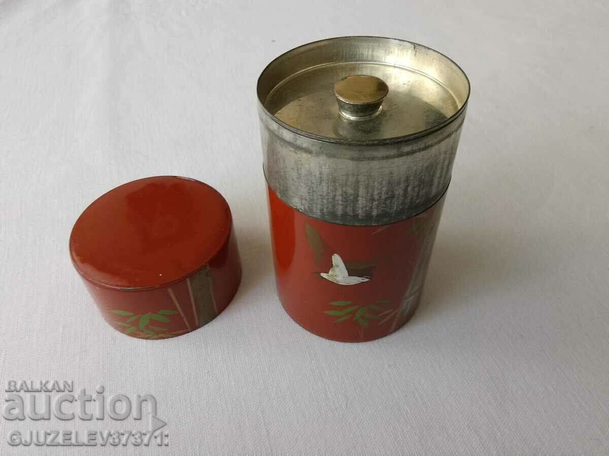 Delivery of vintage tin tea box, old tin box, kitchen Delivery of vintage tin tea box, old tin box, kitchen